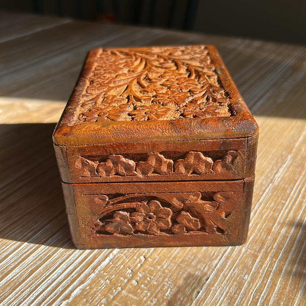 Vintage Hand-Carved Wooden Jewelry / Cards Box, India - Picture 2 of 12